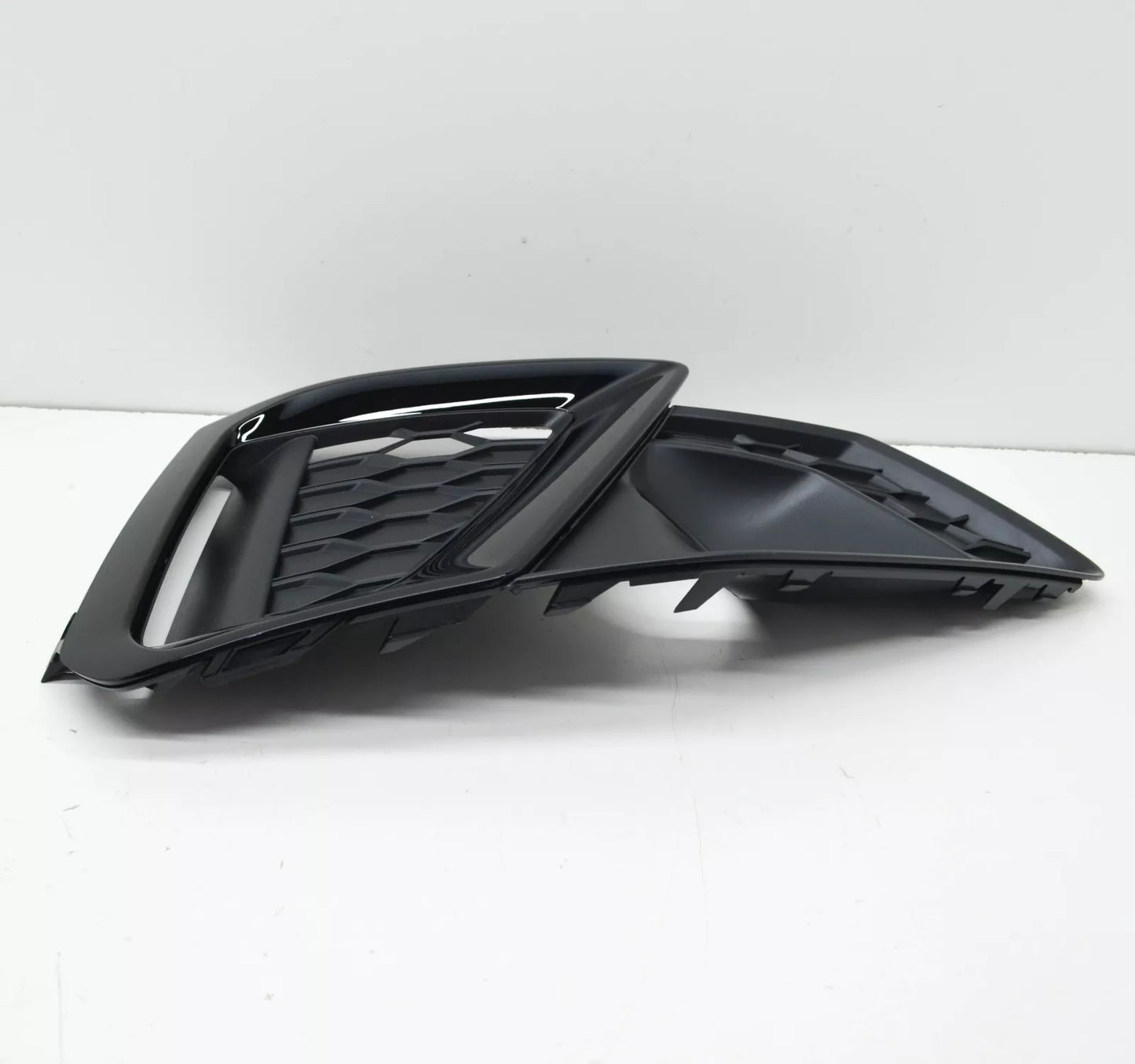 NEW AUDI A4 AVANT B9 FRONT RIGHT BUMPER GRILLE 8W0807682AMT94