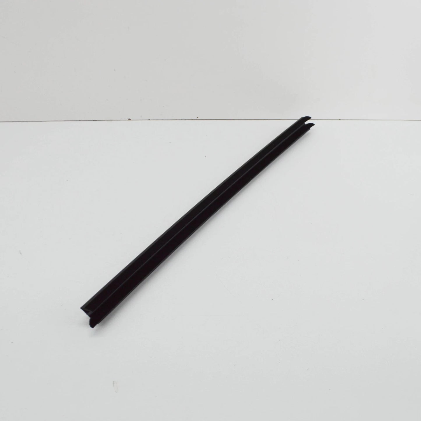 NEW BMW 1 F20 REAR RIGHT DOOR INNER WEATHERSTRIP 51347240844 ORIGINAL