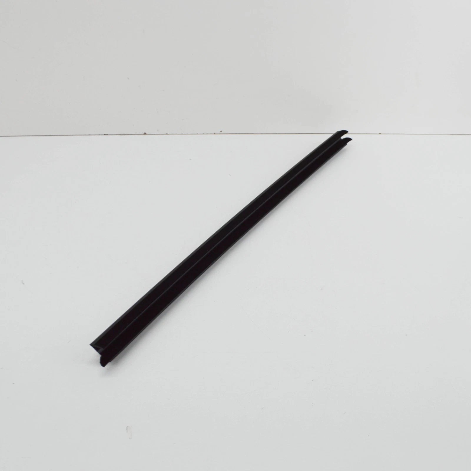 NEW BMW 1 F20 REAR RIGHT DOOR INNER WEATHERSTRIP 51347240844 ORIGINAL