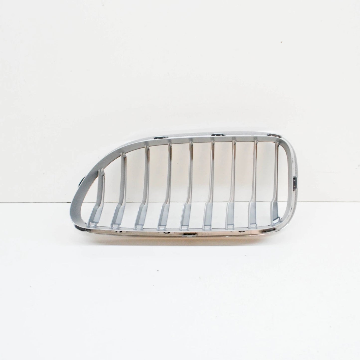 NEW BMW 6 F06 FRONT RADIATOR RIGHT HIGH GRILLE 51137370392 7370392 2016 ORIGINAL