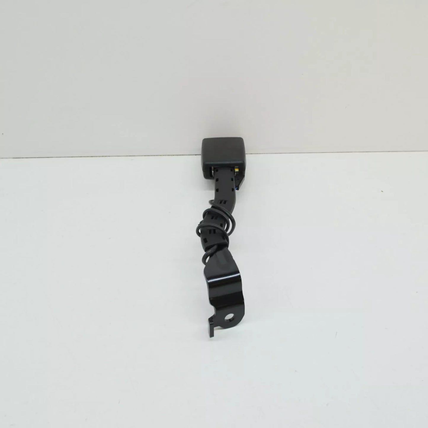 NEW VW GOLF MK6 FRONT LEFT SEAT BELT LATCH 1K4857755ABQVZ