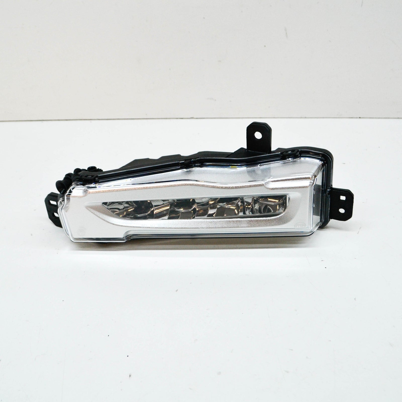 new bmw x5 g05 front right fog light 7406366 63177406366 original