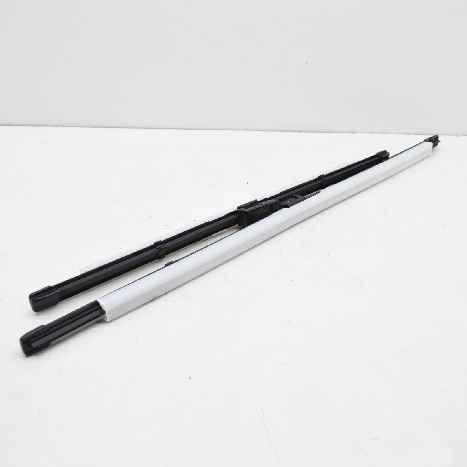 NEW AUDI Q8 FRONT WINDSHIELD AERODYNAMIC WIPER BLADE SET LHD 4M8998002