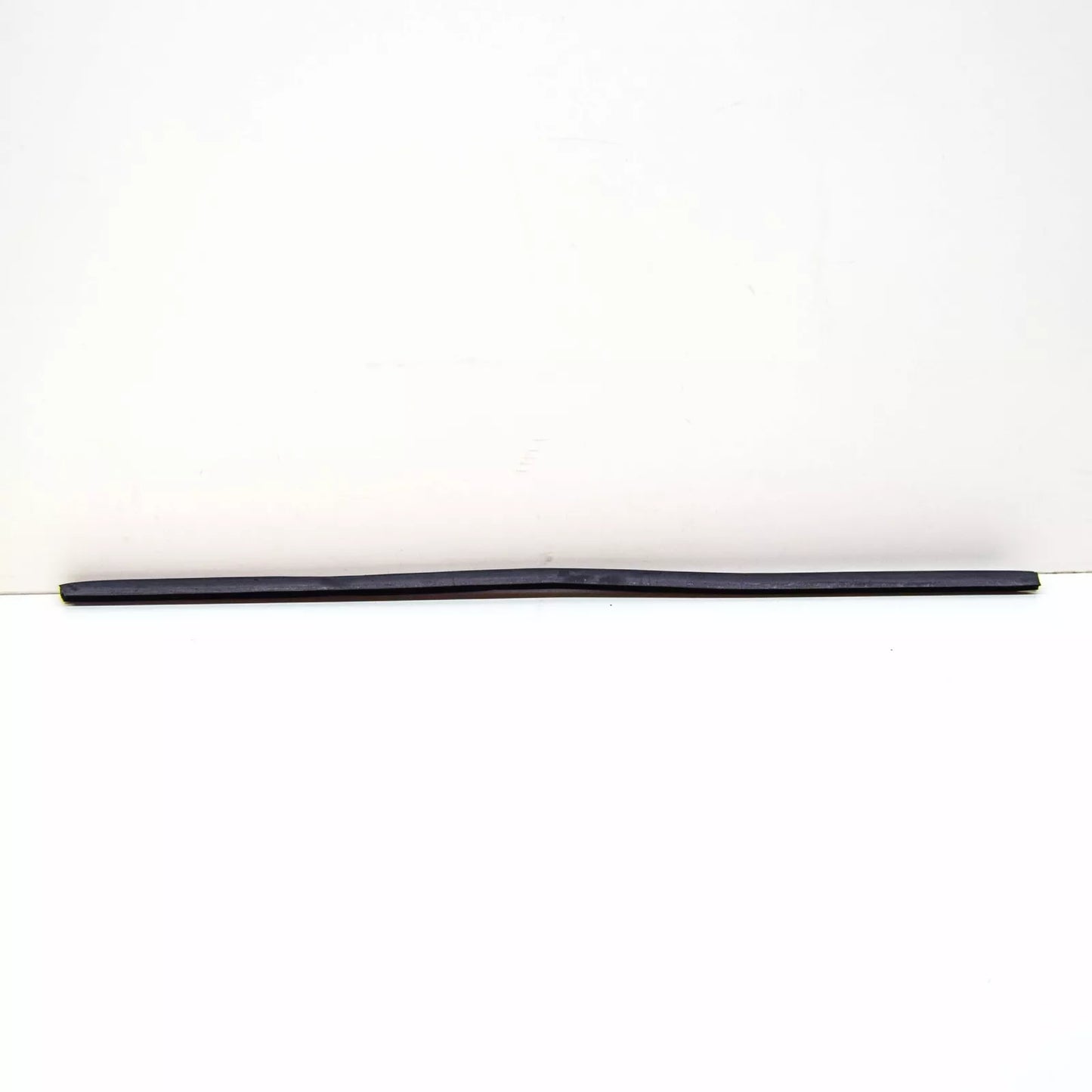 NEW BMW 3 CONVERTIBLE E30 FRONT RIGHT DOOR WEATHERSTRIP 51321924754 ORIGINAL