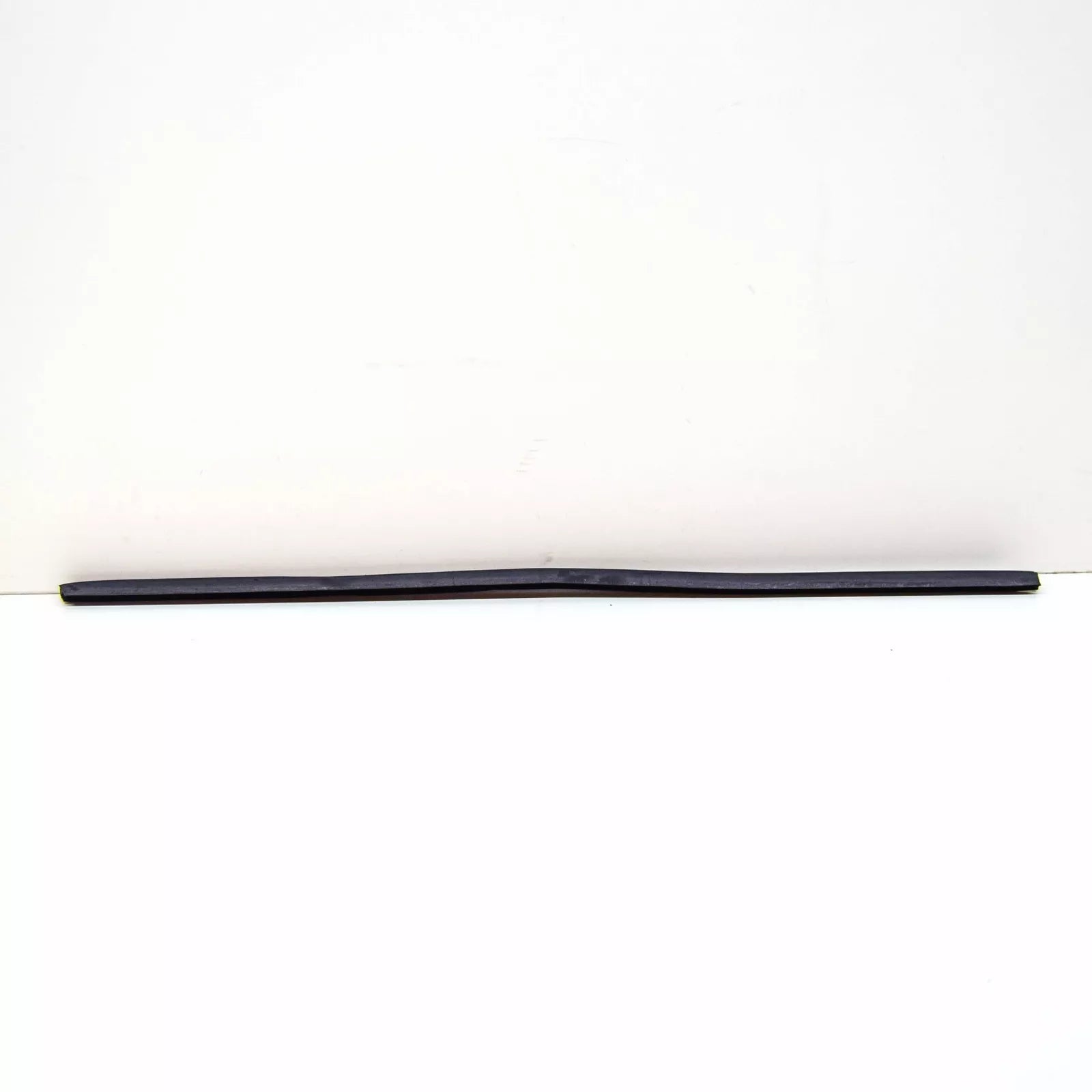 NEW BMW 3 CONVERTIBLE E30 FRONT RIGHT DOOR WEATHERSTRIP 51321924754 ORIGINAL