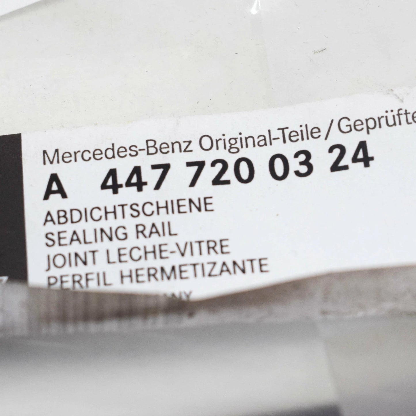 NEW MB VITO W447 FRONT LEFT DOOR WINDOW OUTER SEALING RAIL A4477200324 ORIGINAL