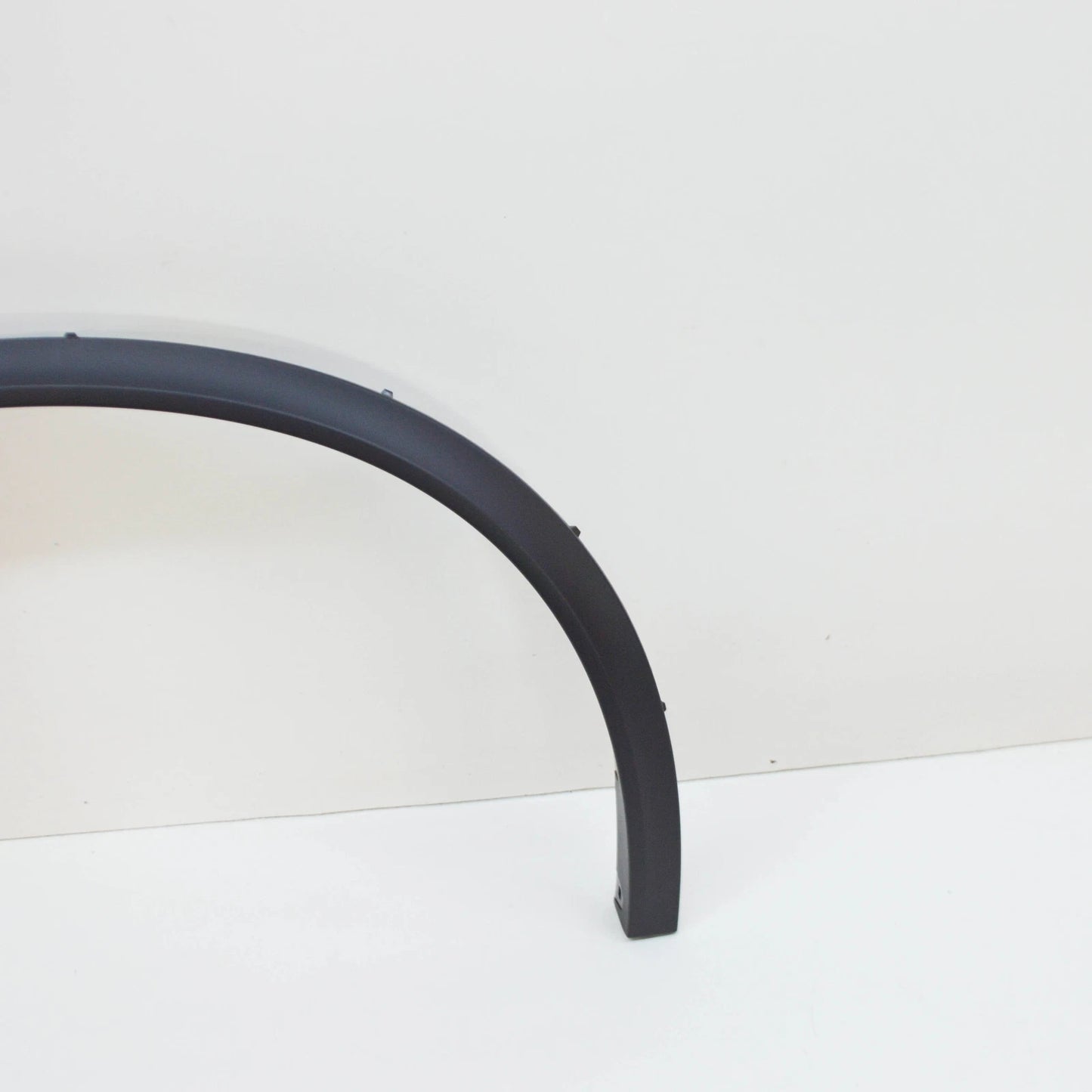 NEW BMW X5 F15, F85 FRONT LEFT FENDER MOLDING 51777303391 7303391 ORIGINAL