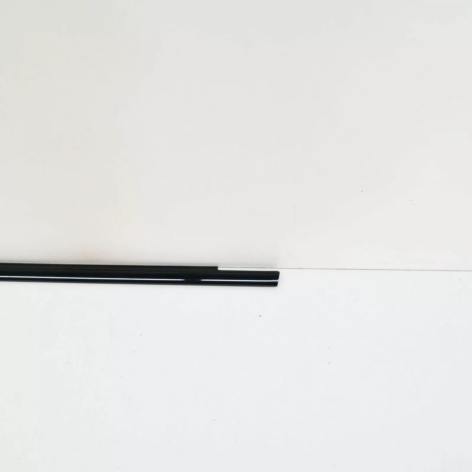 NEW MB B W245 FRONT LEFT DOOR OUTSIDE SEALING RAIL A1697200124