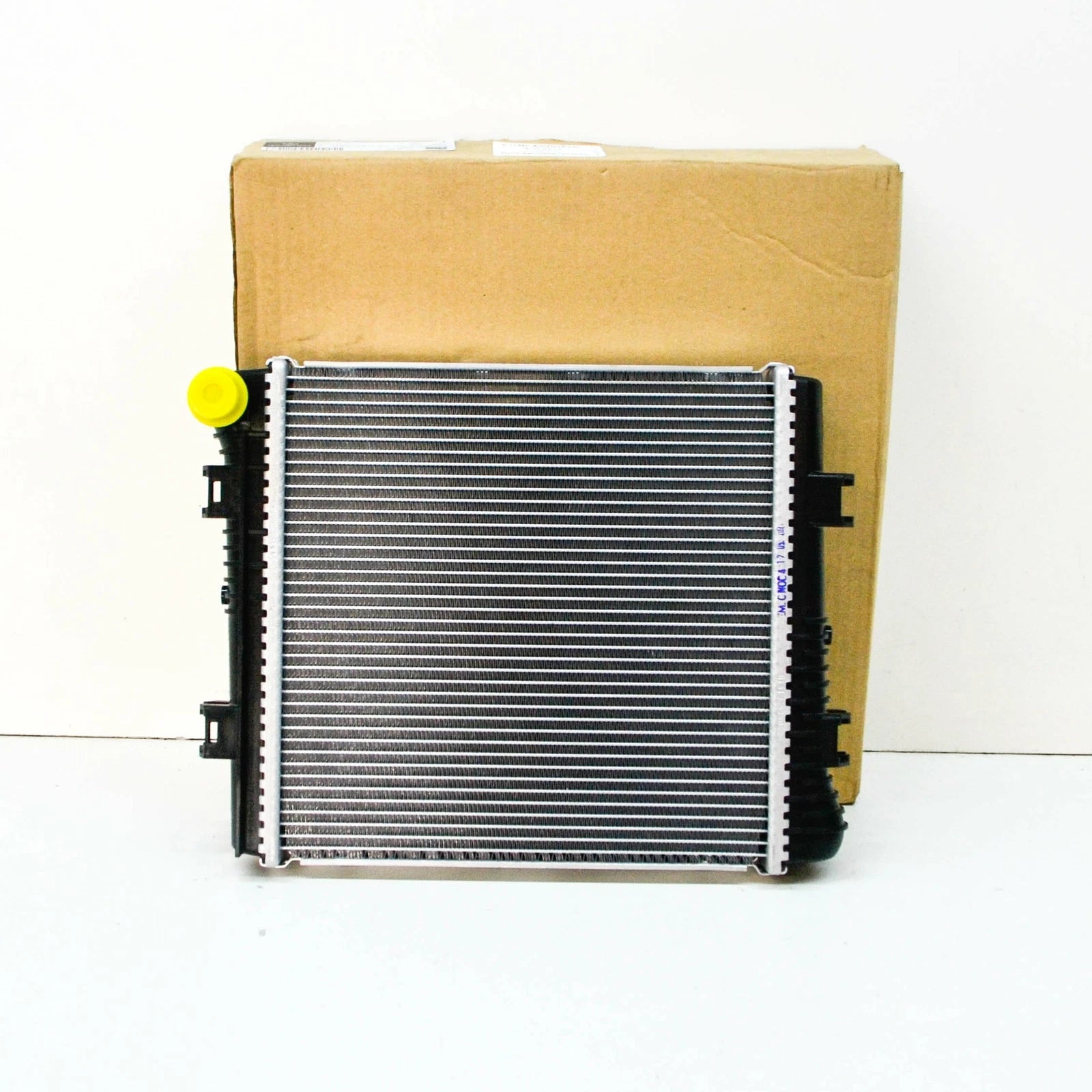 NEW MERCEDES-BENZ AMG GT C190 ENGINE WATER RADIATOR A0995005903