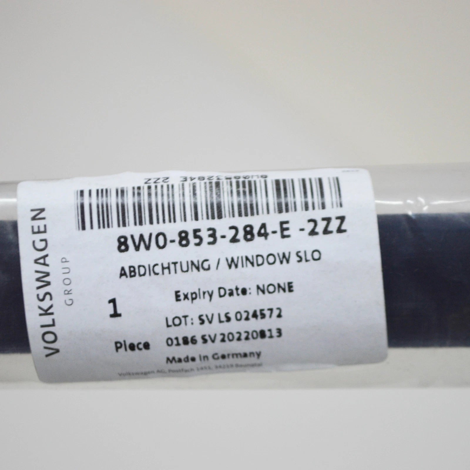 NEW AUDI A4 B9 FRONT RIGHT DOOR WINDOW BELT MOLDING 8W0853284E2ZZ ORIGINAL