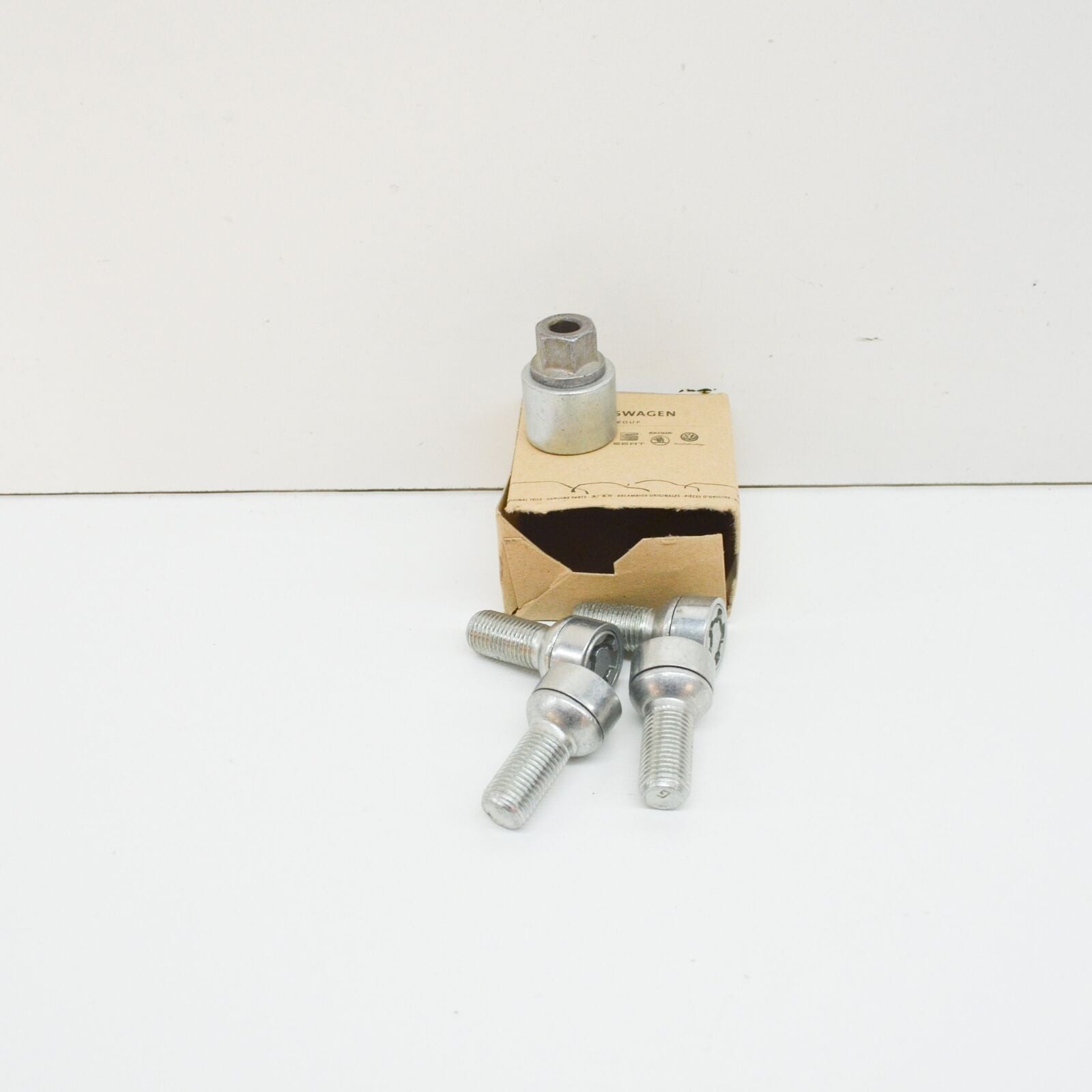 NEW VW T-ROC ANTI-THEFT WHEEL BOLT WITH ADAPTER WHT001814 ORIGINAL