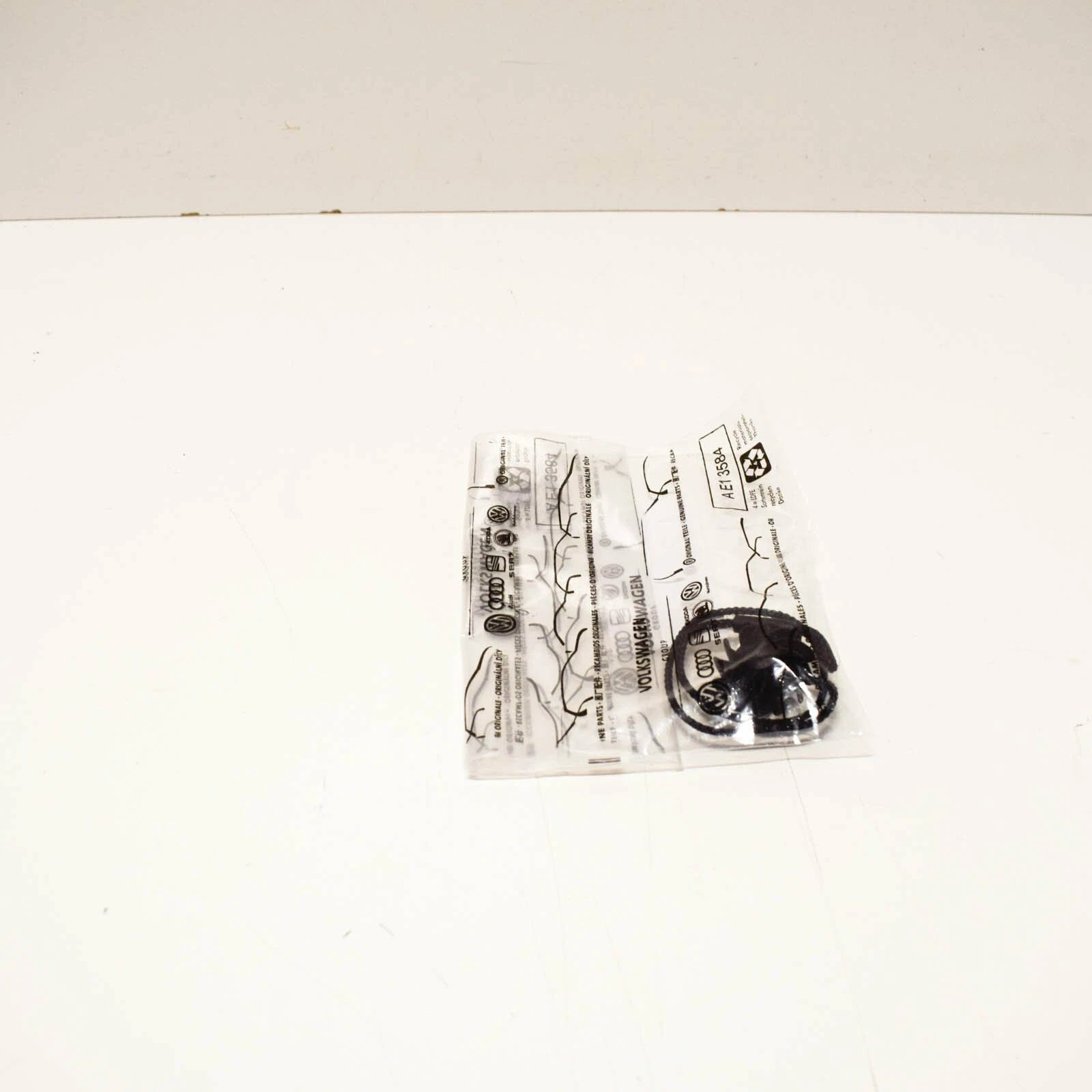 NEW VWGOLF MK5 MK6 REAR INTERIOR SHELF STRING STRAP 1K6863447A9B9 ORIGINAL