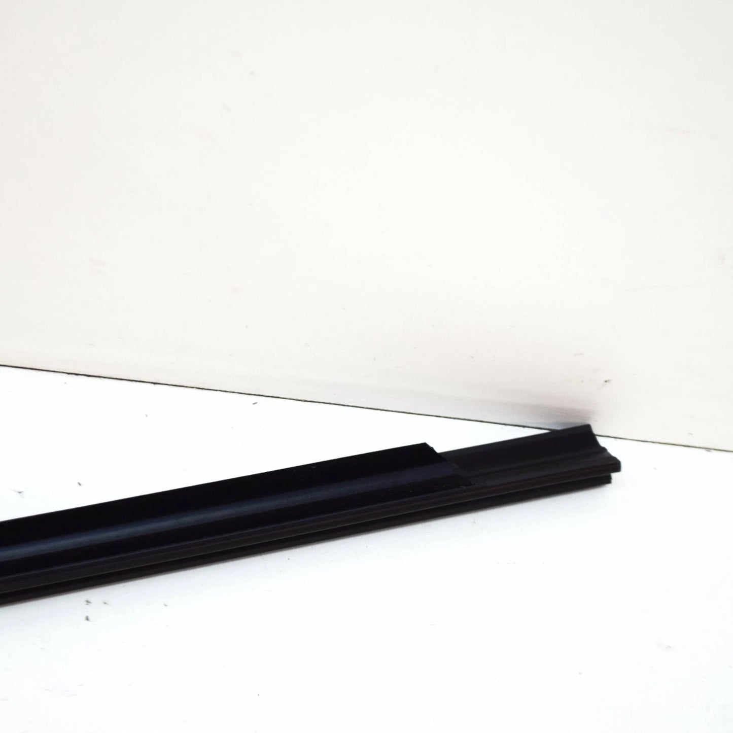 NEW VW T-CROSS C11 FRONT LEFT DOOR WINDOW OUTER STRIP 2GM837477B5AP