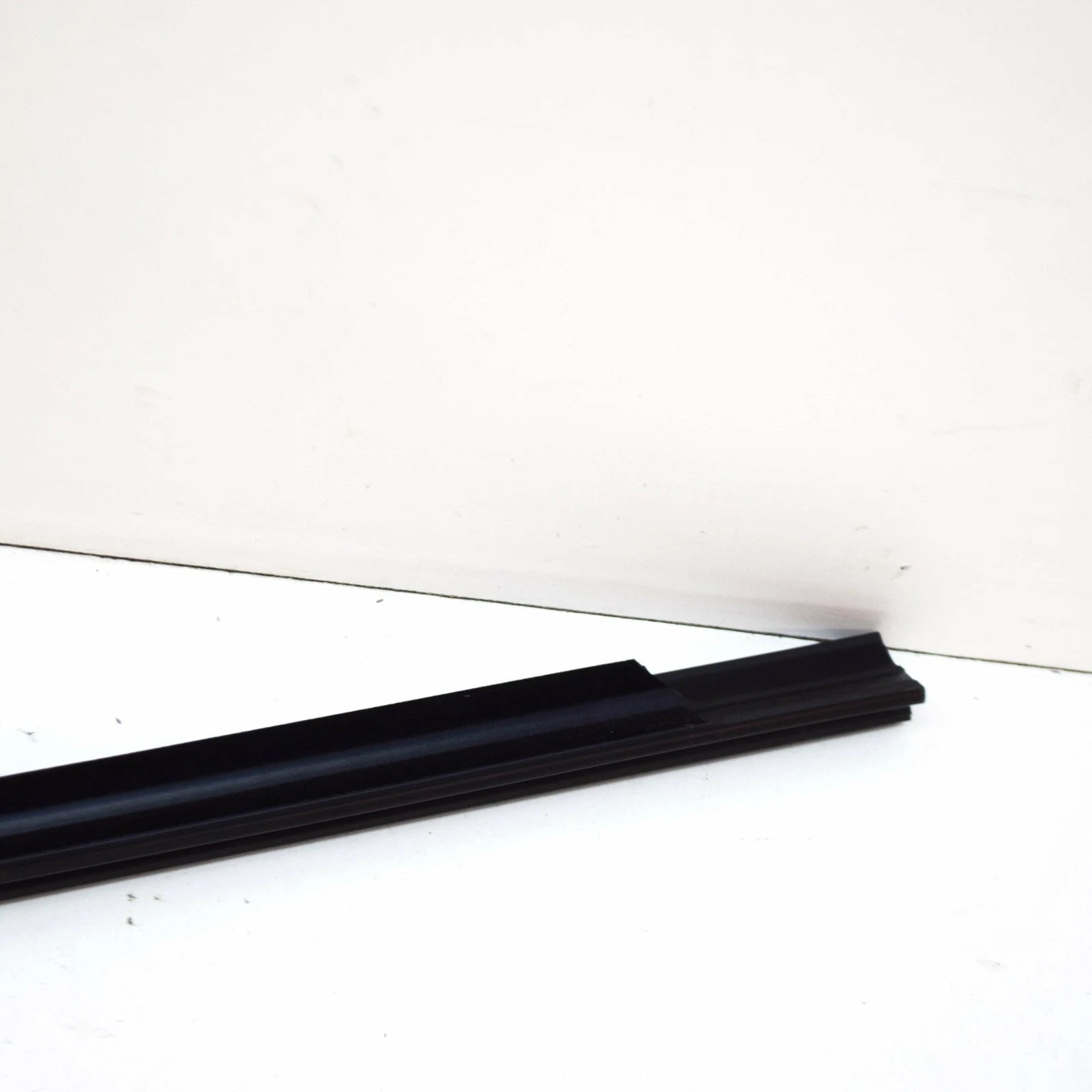 NEW VW T-CROSS C11 FRONT LEFT DOOR WINDOW OUTER STRIP 2GM837477B5AP