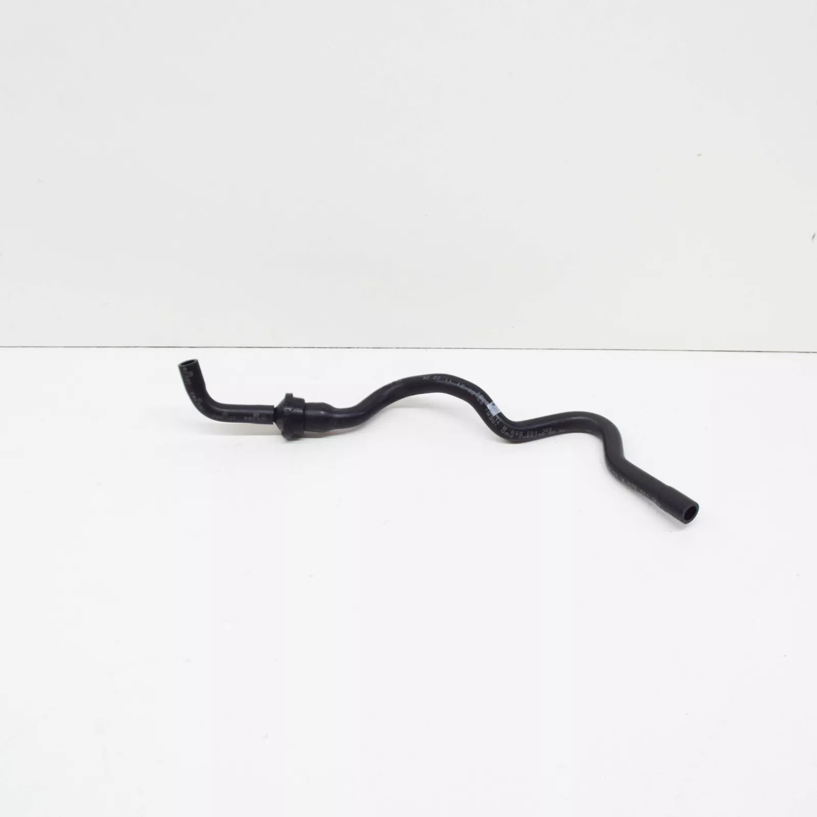 NEW AUDI A3 8P CYLINDER HEAD COVER VENT HOSE 03C103558M