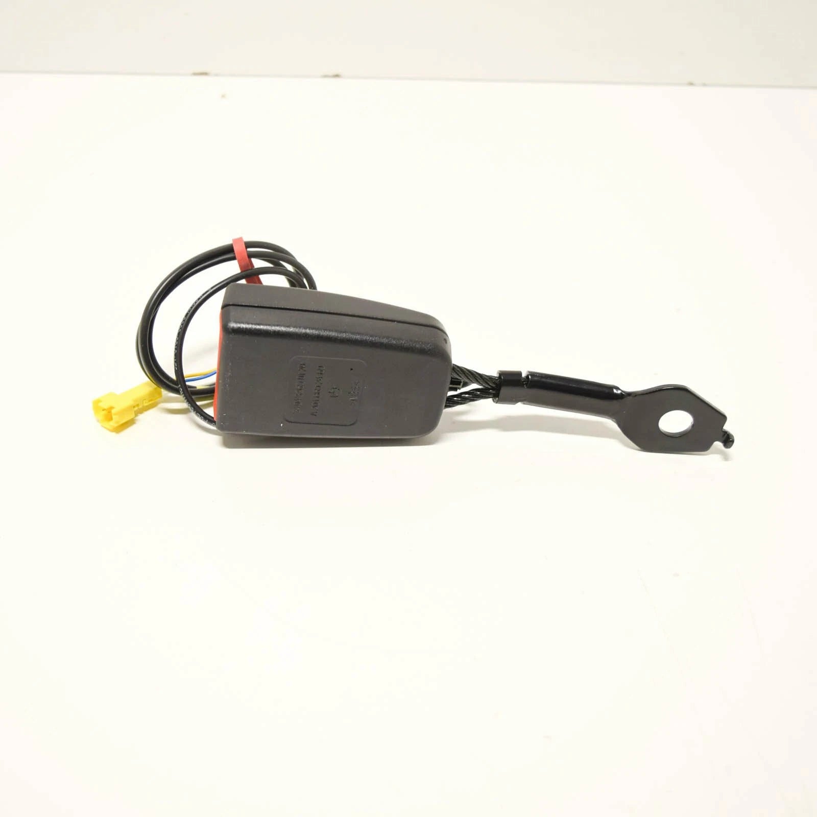 NEW MERCEDES BENZ C-CLASS W204 FRONT RIGHT SEAT BELT BUCKLE A2048602469