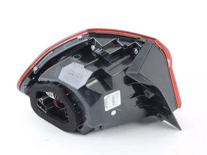 NEW VOLKSWAGEN PASSAT B8 REAR RIGHT TAILLIGHT 561945096P ORIGINAL