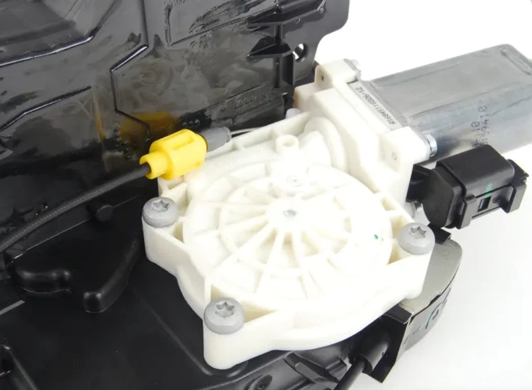 NEW BMW 7 E65, E66, E67 FRONT RIGHT DOOR LOCK 51217202136 7202136 ORIGINAL