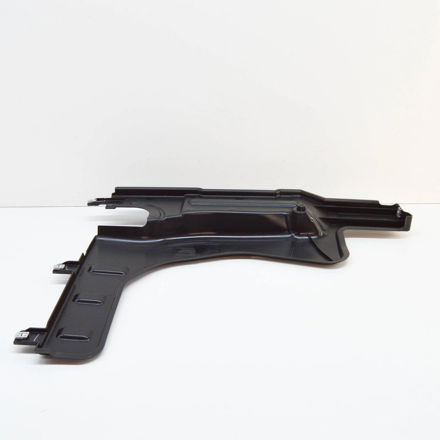 NEW VOLKSWAGEN PASSAT B8 RIGHT SIDE UNDERBODY COVER 561825102C