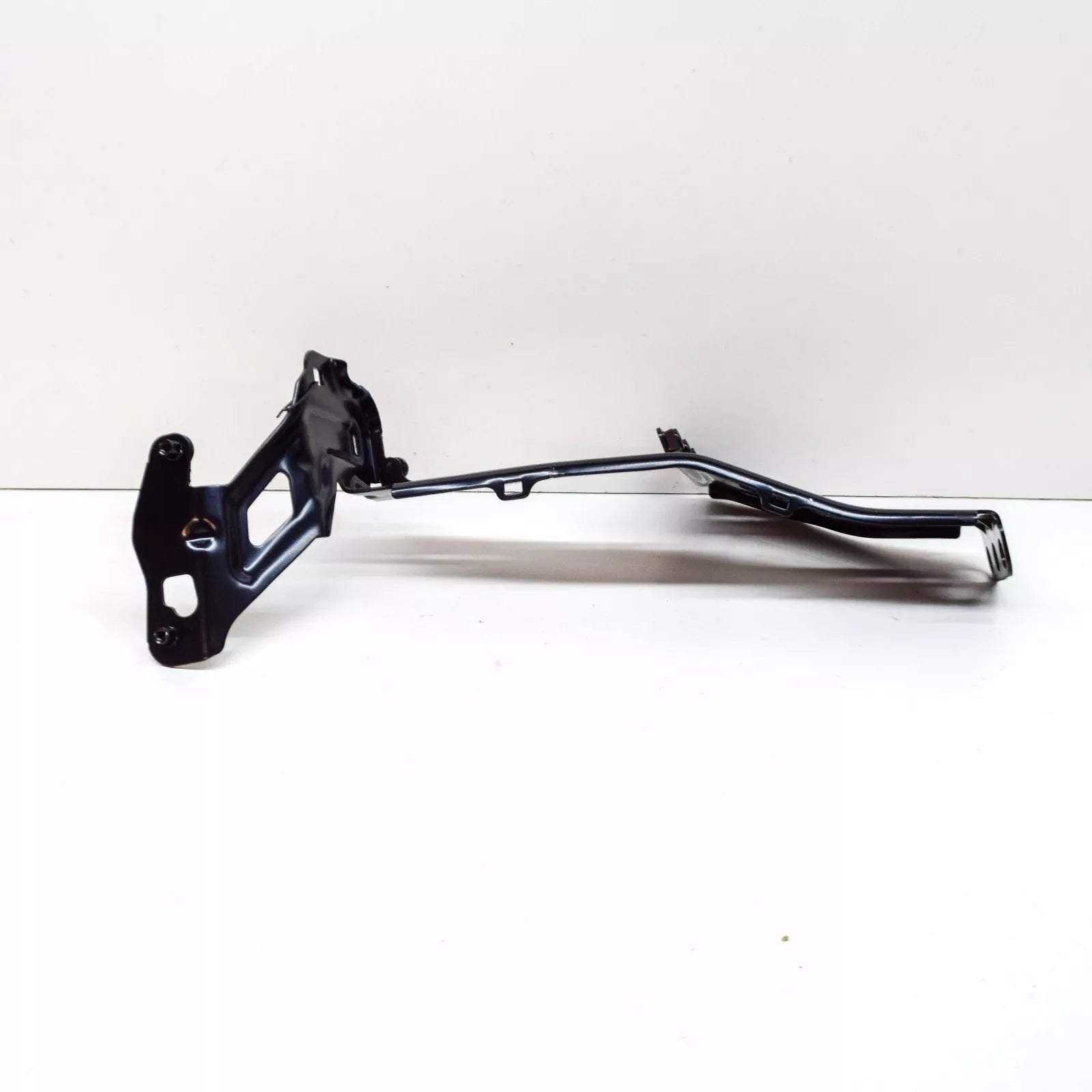 NEW AUDI E-TRON FRONT LEFT FENDER SIDE MEMBER BRACKET 4KE803503