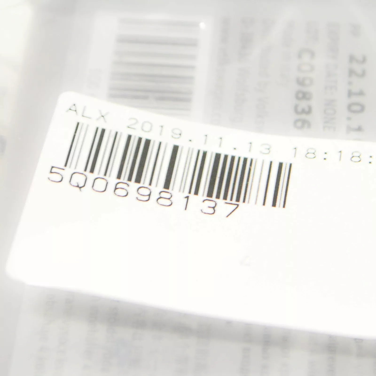 NEW VOLKSWAGEN GOLF MK7 ESTATE WHEEL LOCK BOLTS SET 5Q0698137