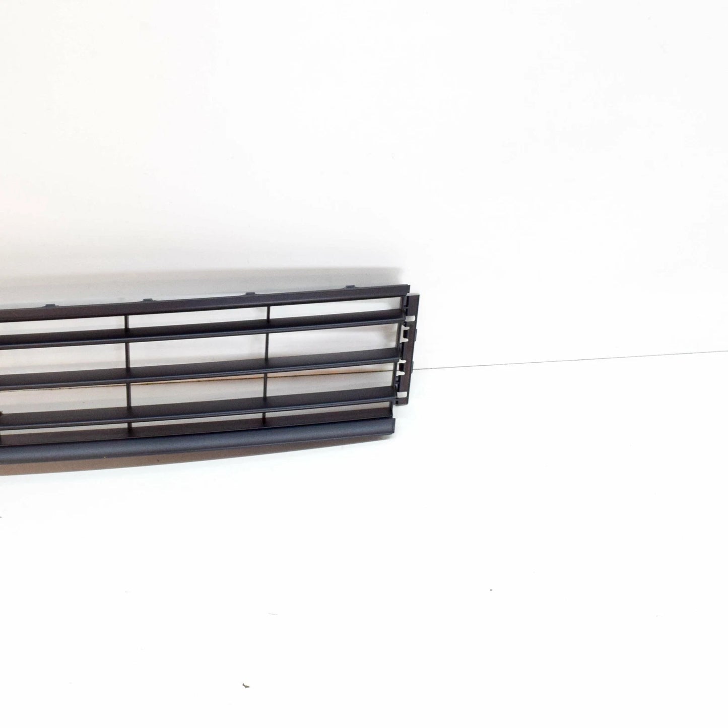 NEW VOLKSWAGEN PASSAT B7 FRONT BUMPER LOWER CENTER GRILLE 3AA8536719B9
