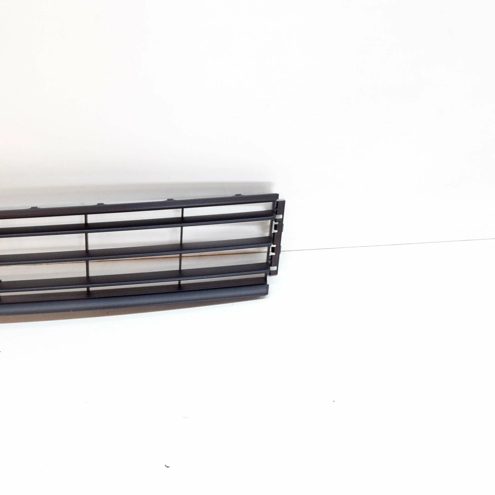 NEW VOLKSWAGEN PASSAT B7 FRONT BUMPER LOWER CENTER GRILLE 3AA8536719B9