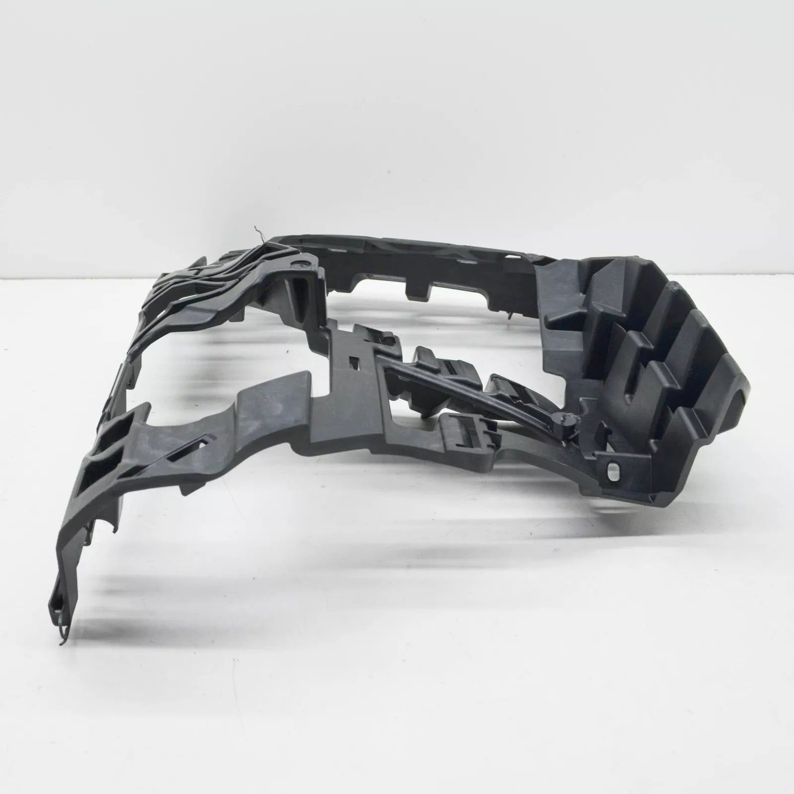 NEW VOLKSWAGEN GOLF MK7 GTI FRONT LEFT BUMPER BRACKET 5G0807723A 2014 ORIGINAL