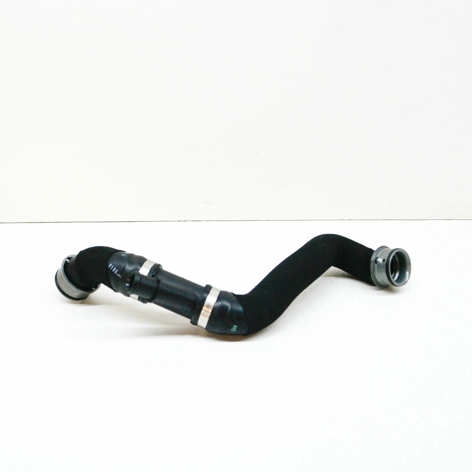 NEW MERCEDES-BENZ E-CLASS W212 RIGHT COOLANT HOSE A2125012684