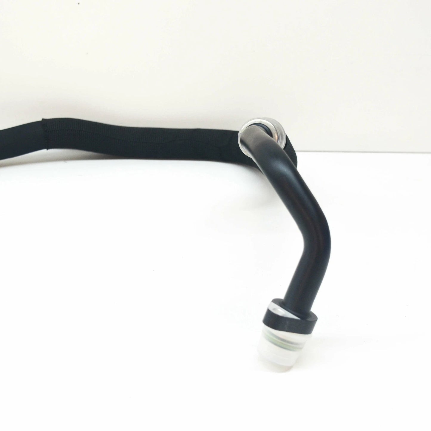 NEW MB S W222 THERMOSTAT TO RADIATOR OIL FEED LINE A2225002388 ORIGINAL