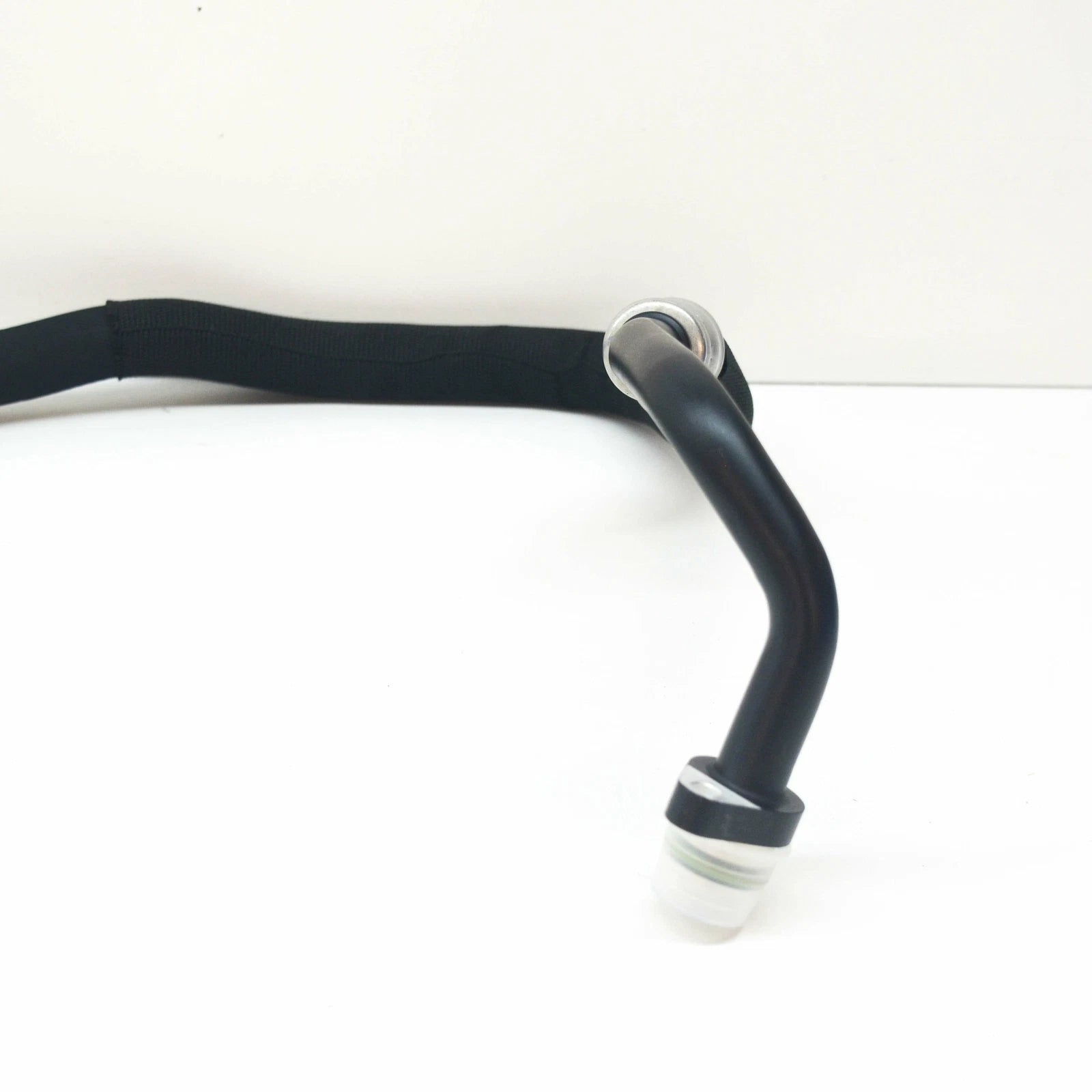 NEW MB S W222 THERMOSTAT TO RADIATOR OIL FEED LINE A2225002388 ORIGINAL