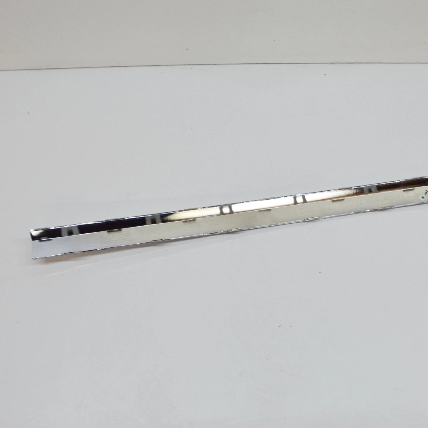 NEW VOLKSWAGEN TOUAREG CR7 REAR BUMPER CENTER MOLDING 760853835 ORIGINAL