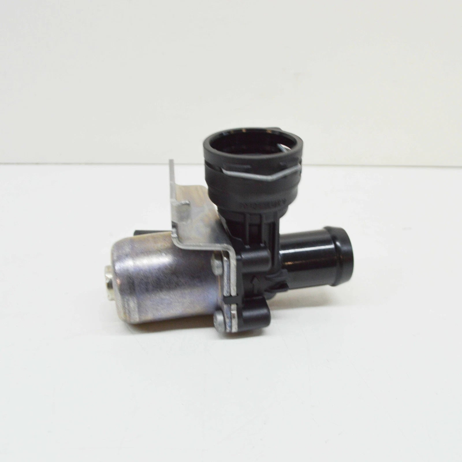 NEW MERCEDES-BENZ C W204 ENGINE COOLING WATER PUMP VALVE A2712030164