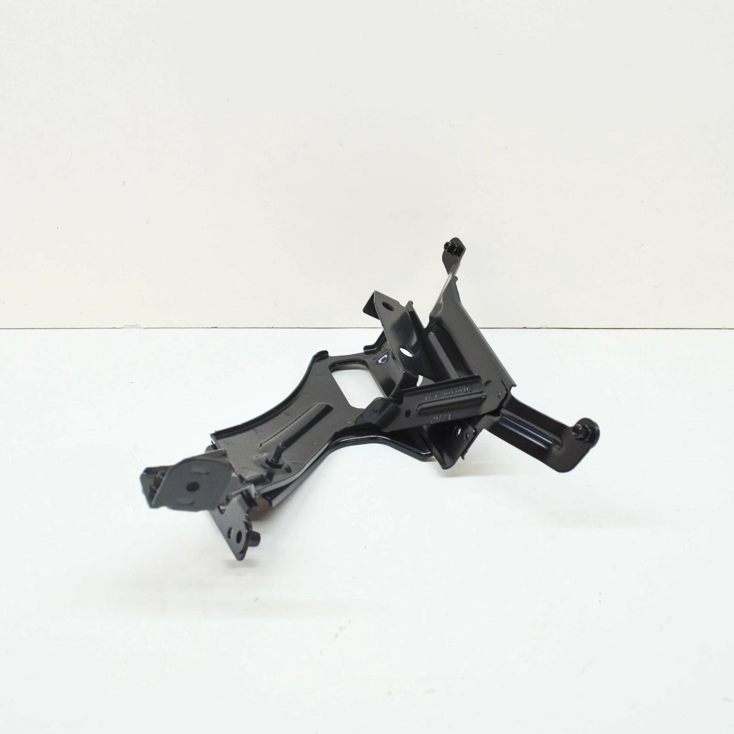 NEW AUDI A6 C8 FRONT LEFT FENDER WING HOLDER BRACKET 4K0821131