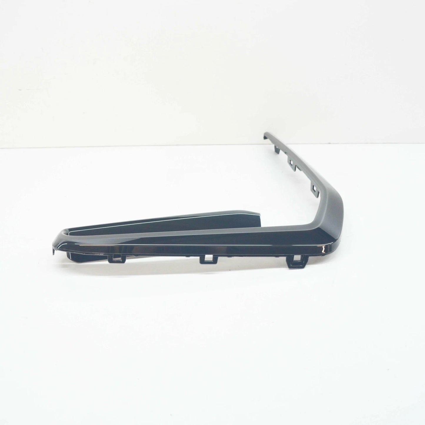 NEW BMW X7 G07 M FRONT BUMPER LOWER GRILLE FINISHER 51118074261 ORIGINAL