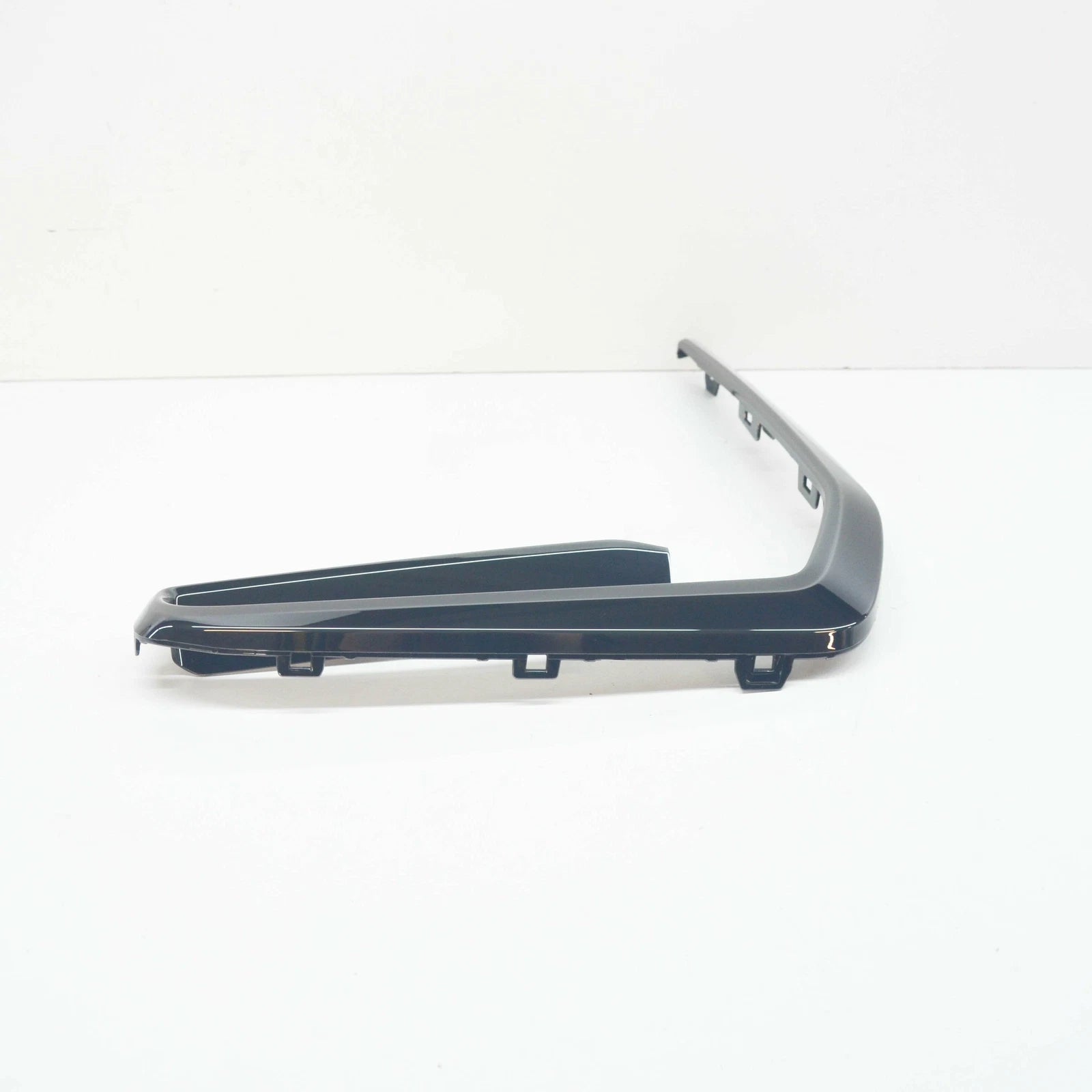 NEW BMW X7 G07 M FRONT BUMPER LOWER GRILLE FINISHER 51118074261 ORIGINAL