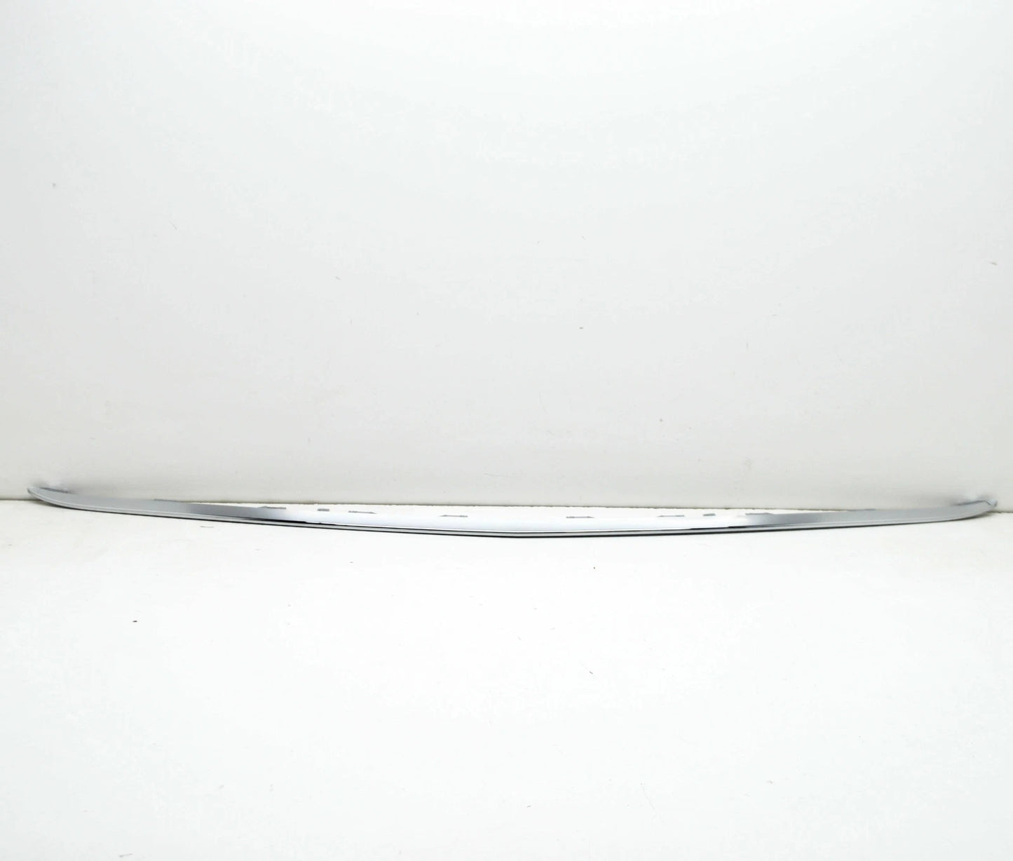 NEW MERCEDES-BENZ CLS C218 FRONT BUMPER CENTER MOLDING A2188851374