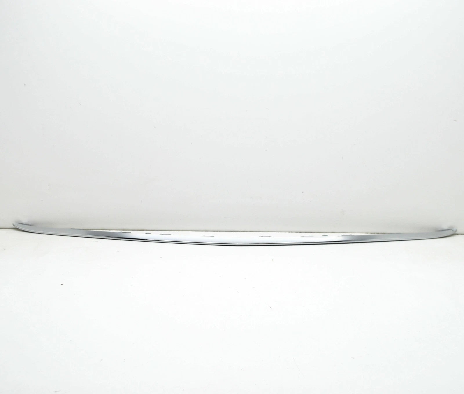 NEW MERCEDES-BENZ CLS C218 FRONT BUMPER CENTER MOLDING A2188851374