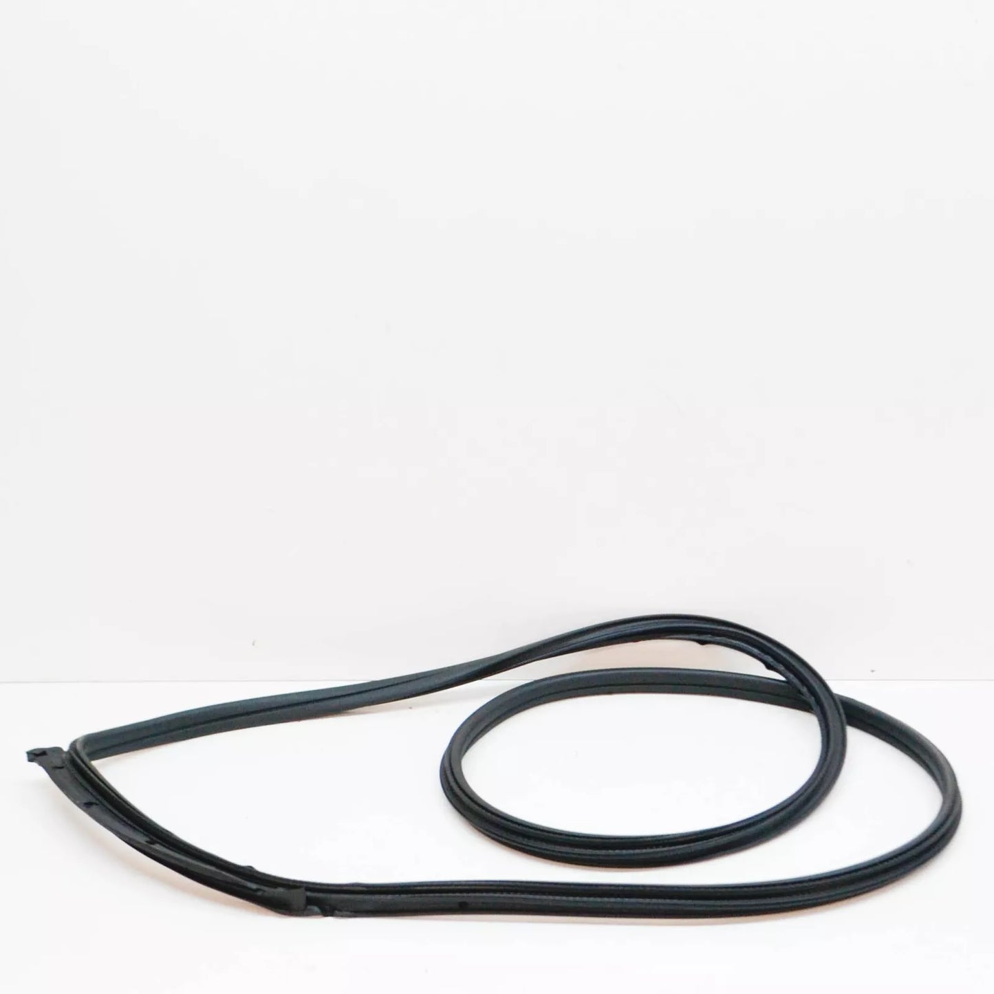 NEW BMW 1 E81 FRONT LEFT DOOR WEATHERSTRIP SEAL 51767054027 7054027 ORIGINAL