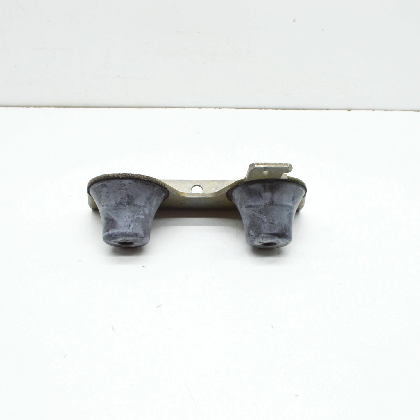 NEW VW V T5 FLATBED 7JD, 7JE, FRONT EXHAUST RUBBER MOUNT 7E0253144J ORIGINAL