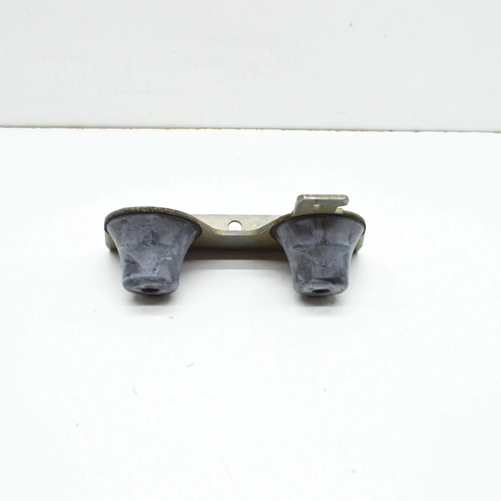 NEW VW V T5 FLATBED 7JD, 7JE, FRONT EXHAUST RUBBER MOUNT 7E0253144J ORIGINAL