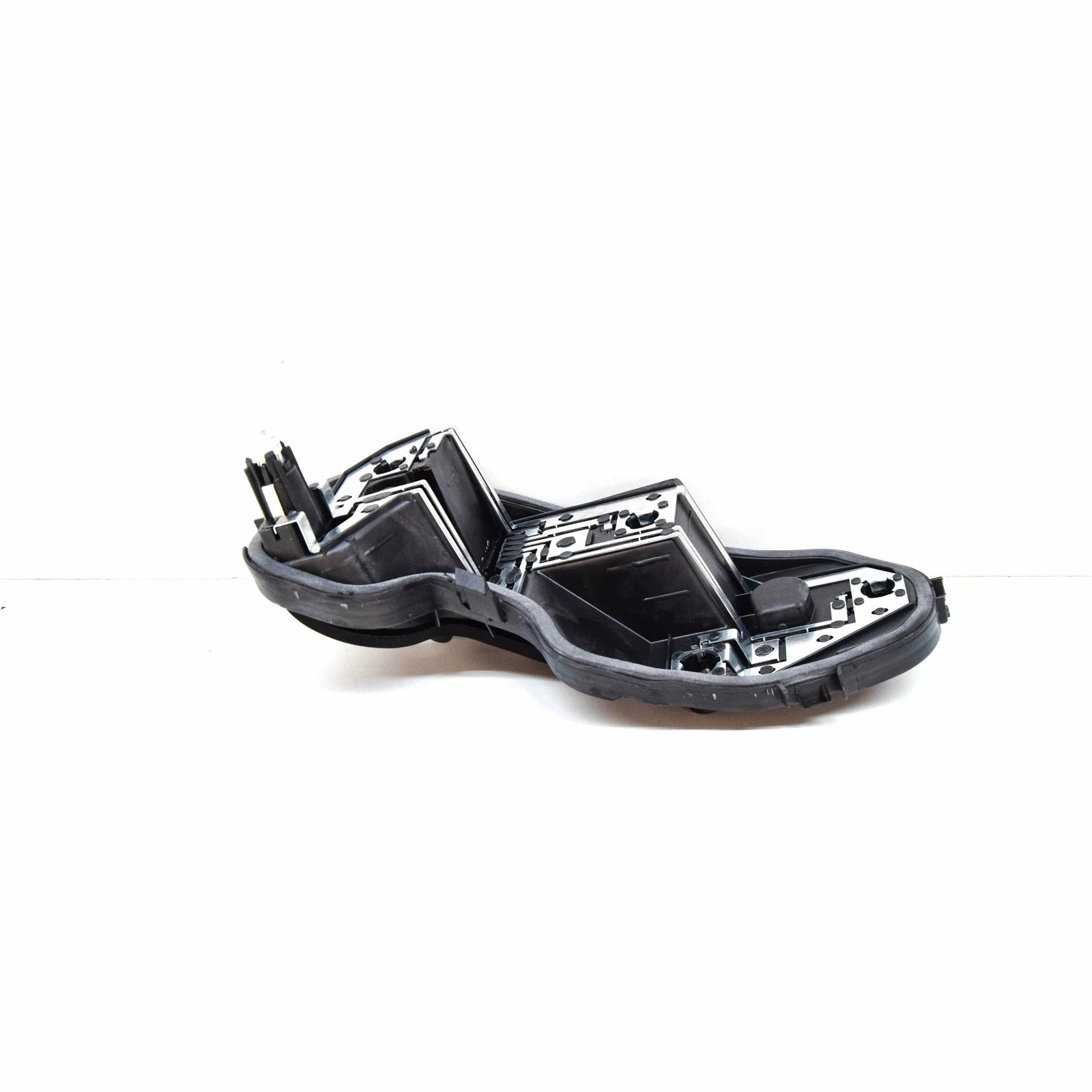 NEW VOLKSWAGEN SCIROCCO REAR RIGHT HEADLIGHT BULB CARRIER 1K8945258C