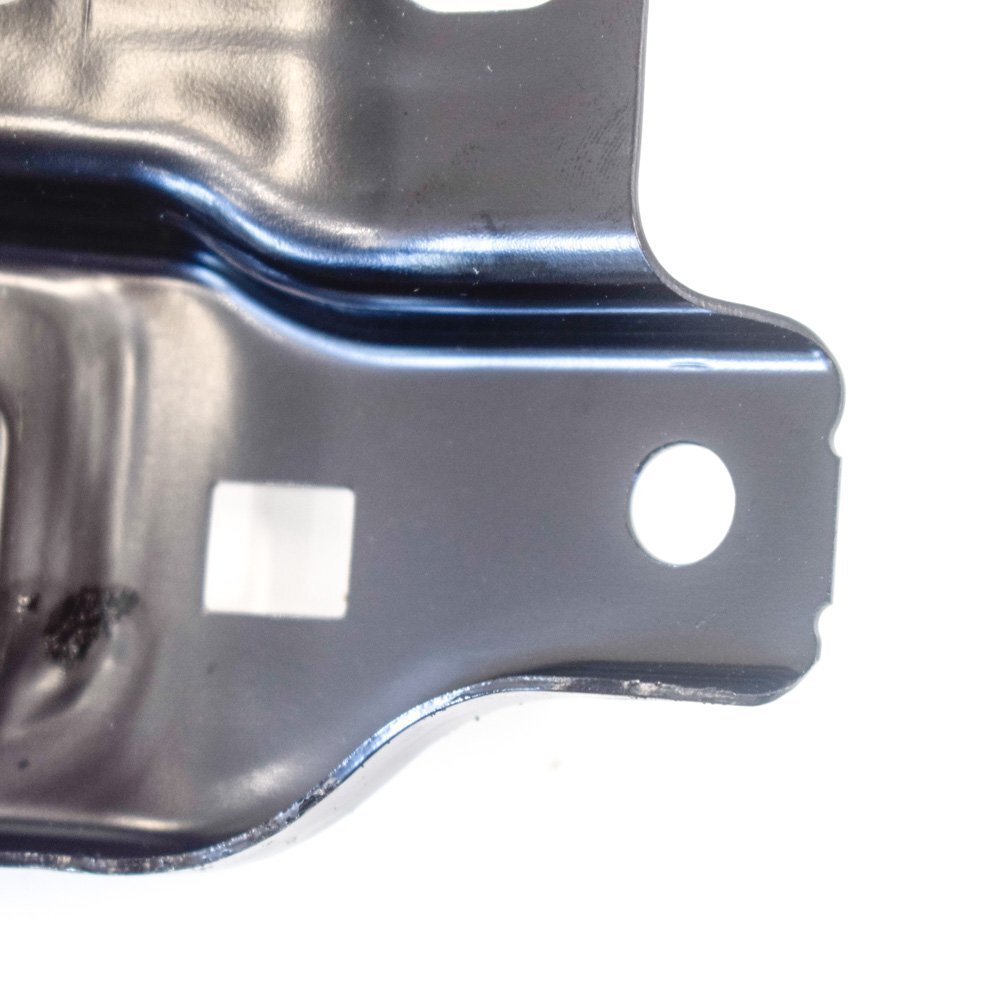 NEW VW PASSAT FRONT CENTER SUPPORT FOR LOCK CARRIER B8 561805567B ORIGINAL