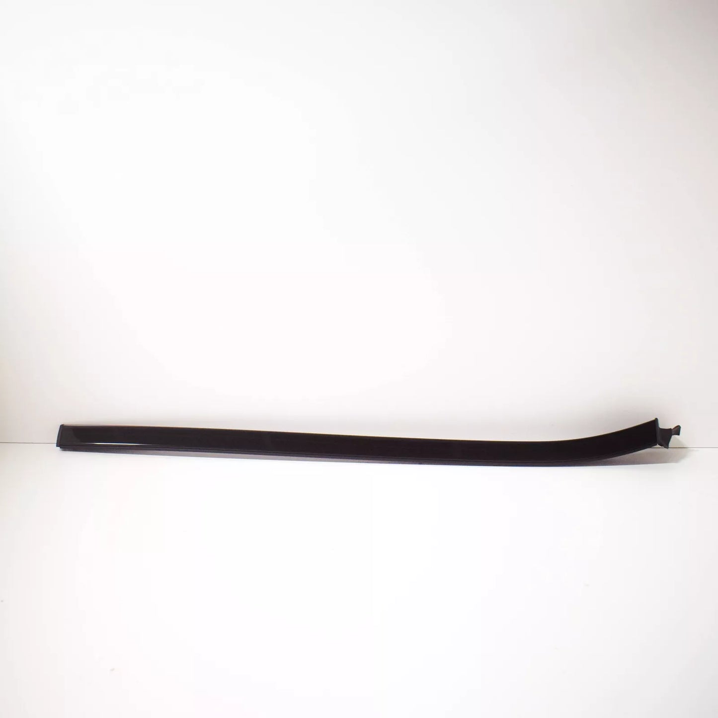 NEW MERCEDES BENZ C A205 RIGHT WATER DEFLECTOR A2056901882