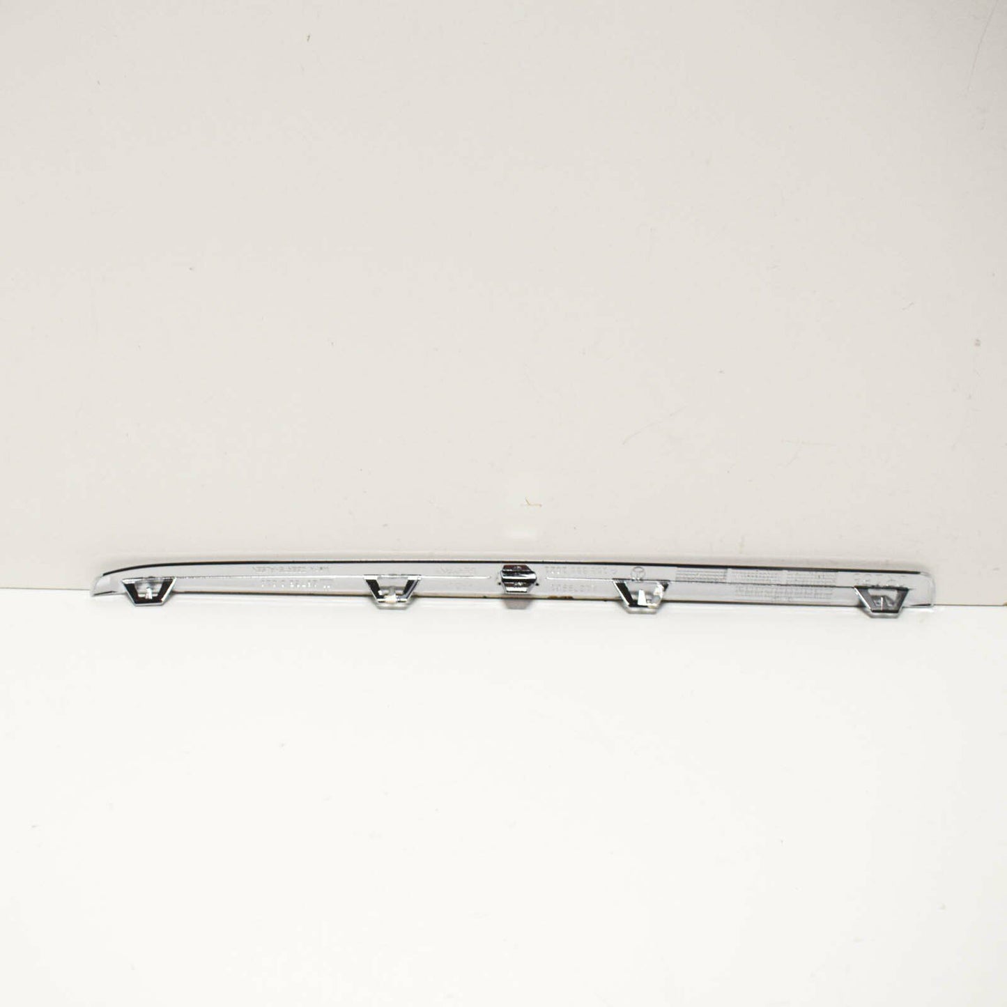 NEW MB GLA X156 FRONT BUMPER RIGHT DECORATIVE STRIP CHROME TRIM A1568851021