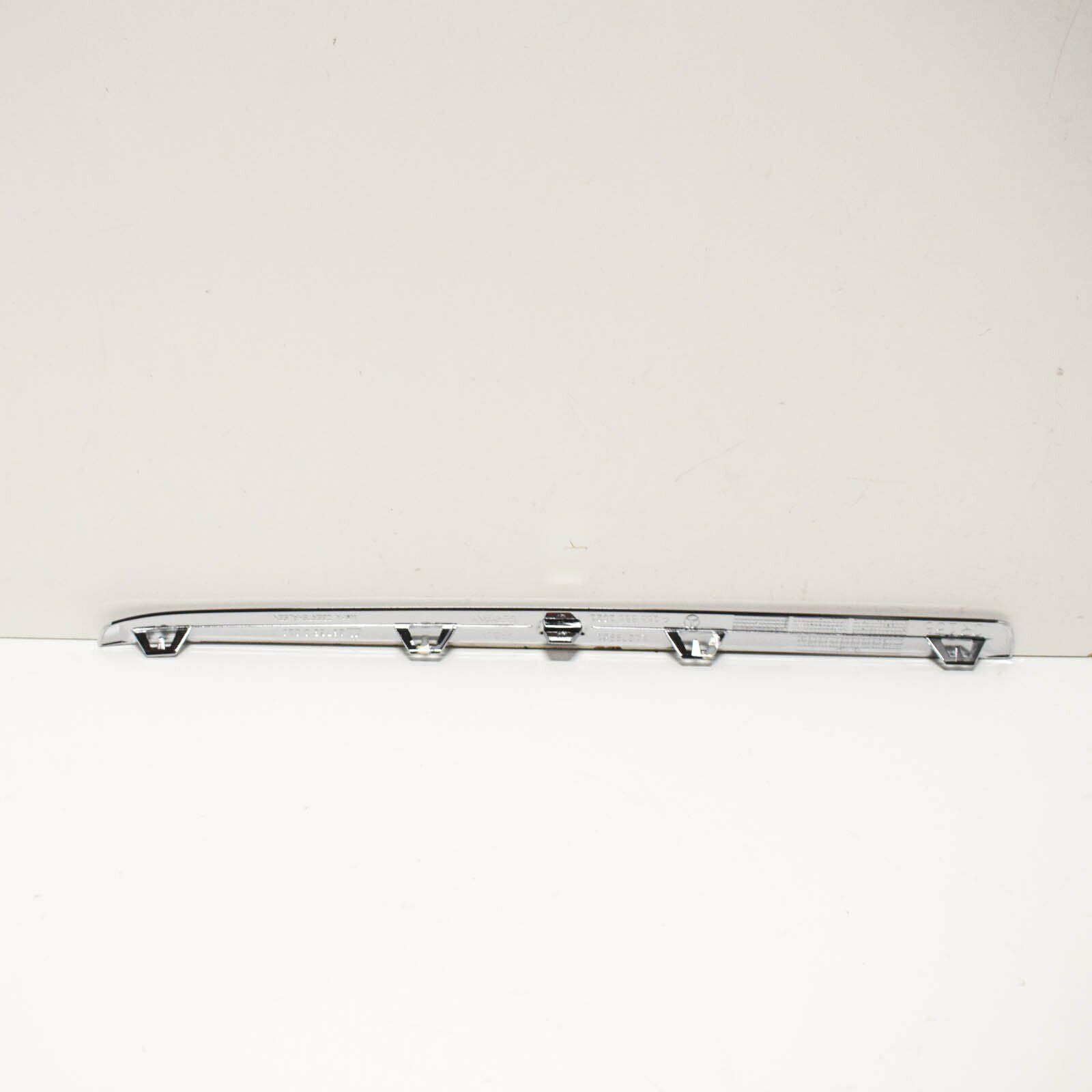 NEW MB GLA X156 FRONT BUMPER RIGHT DECORATIVE STRIP CHROME TRIM A1568851021