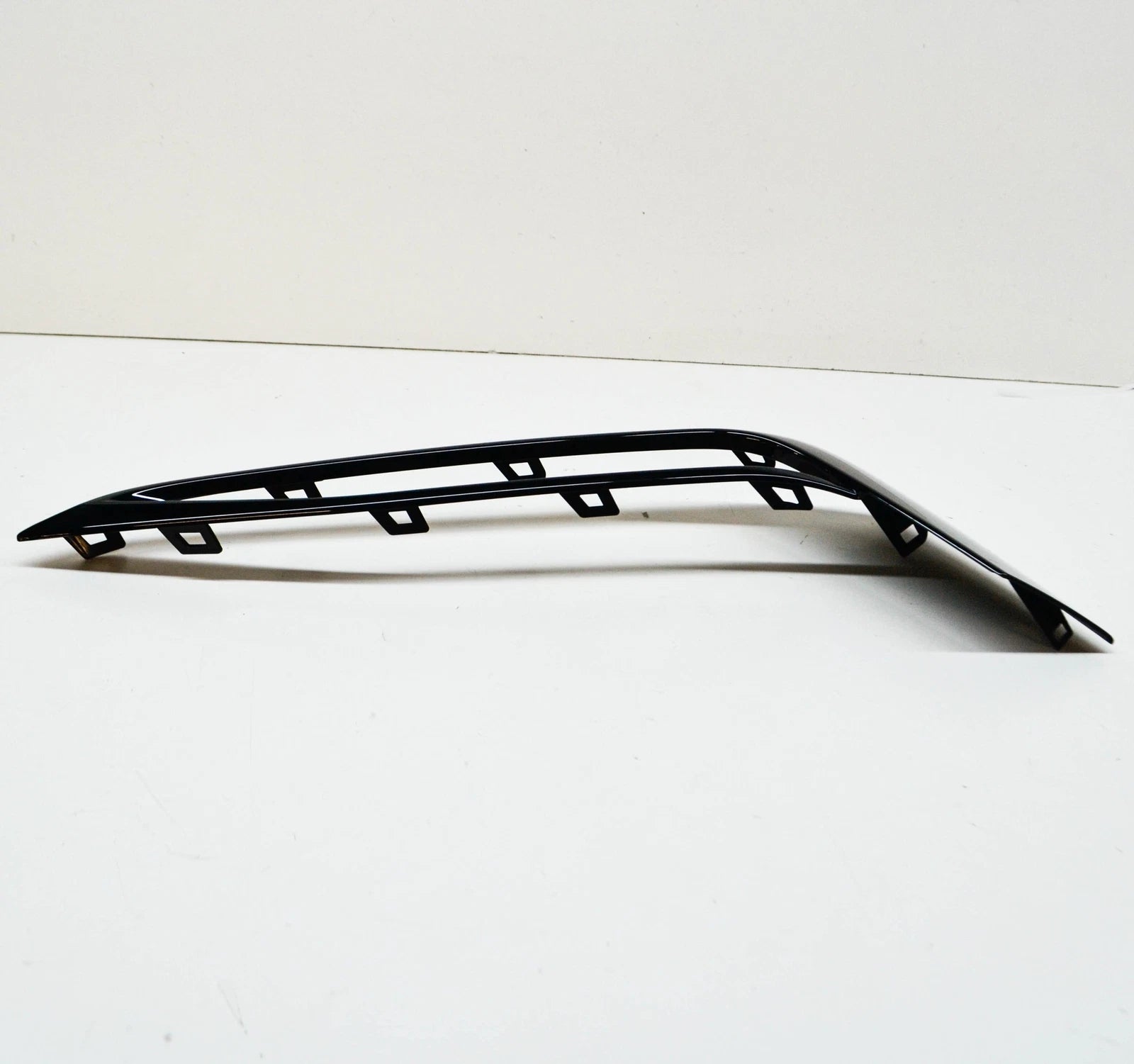 NEW BMW 5 G30 FRONT BUMPER LEFT PROTECTIVE STRIP SPORT 51117385281 ORIGINAL
