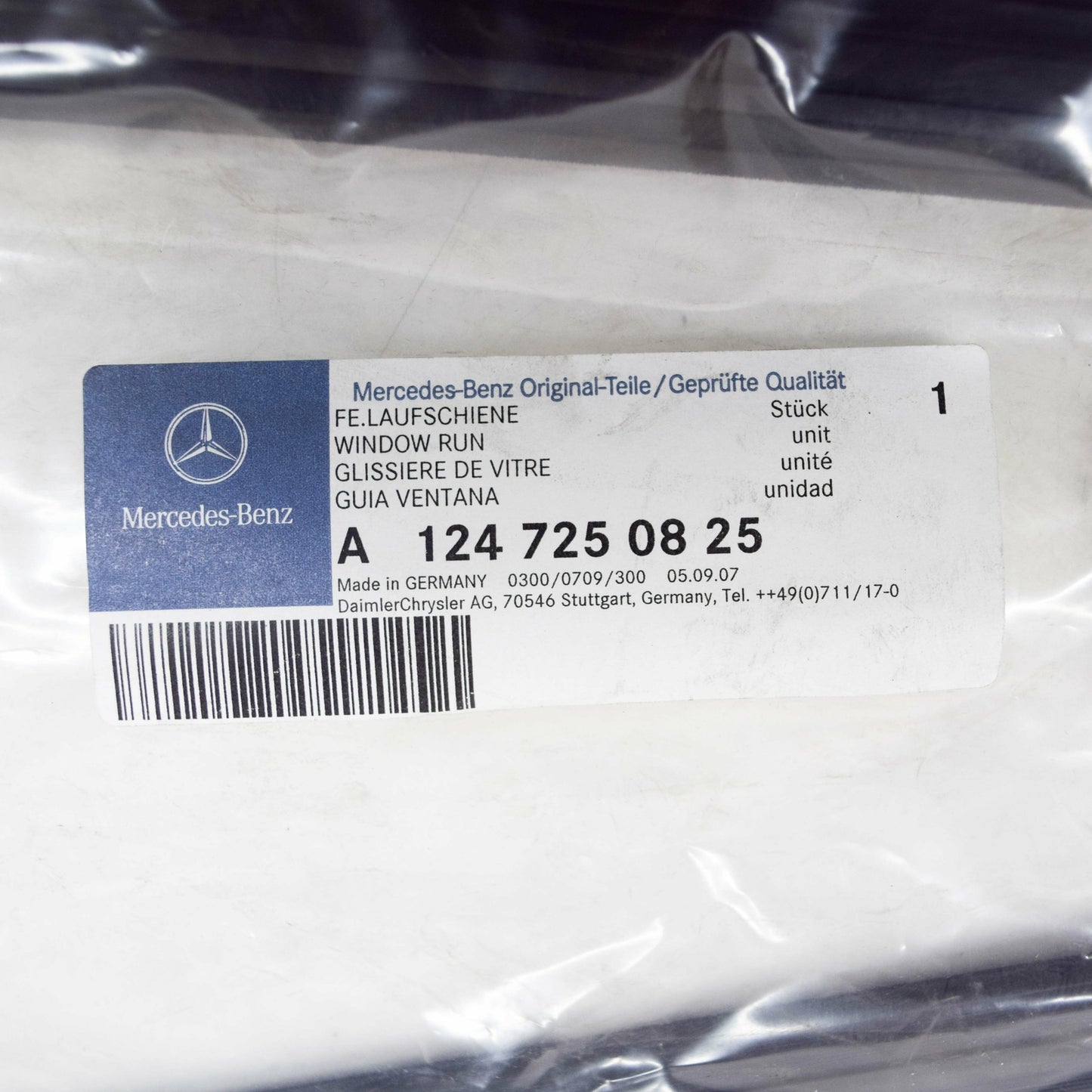NEW MB E W124 FRONT RIGHT DOOR WINDDOW RUN SEALING A1247250825 ORIGINAL