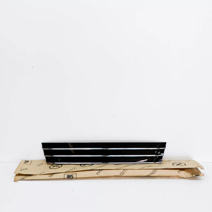 NEW AUDI A7 SPORTBACK 4G8 FRONT LICENSE PLATE HOLDER 4G8807287JT94 ORIGINAL