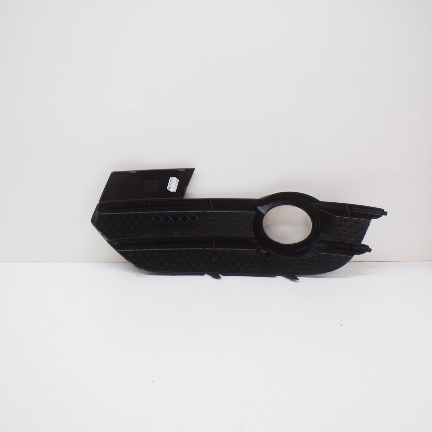 NEW AUDI Q3 8U FRONT BUMPER RIGHT FOG GRILLE  8U0807682ASP9